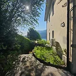 Botanic Garden Apartman *